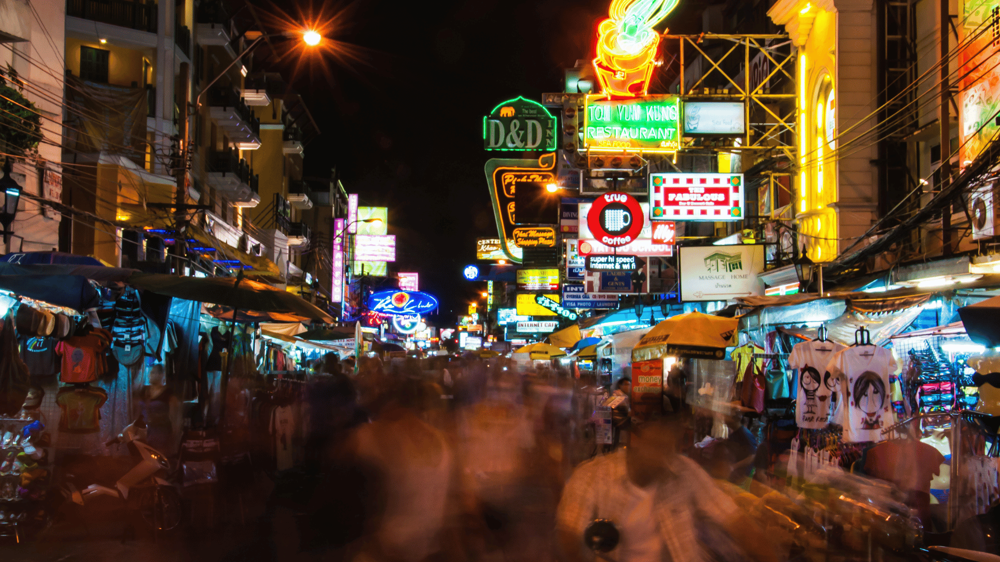 Khaosan Road utcája, tömeg