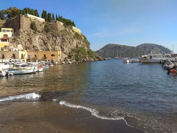 TŰZ ISTEN GYERMEKEI - LIPARI SZIGETEK - Hajókirándulások az álomszép szigetek között (UNESCO világörökség) 1. kép