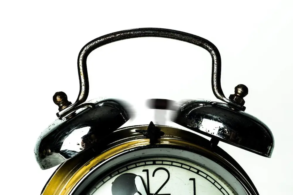 ébresztő óra előre foglalás last minute utazás üzleti utak
