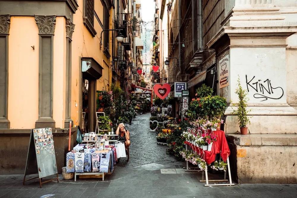 nápolyi utcakép dél-olaszország utazás